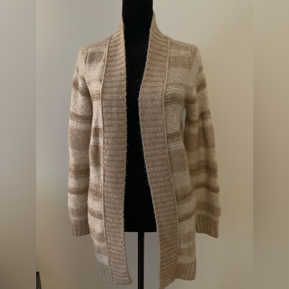Abercrombie and Fitch Over Sized Knit Cardigan with Pockets. Size XS